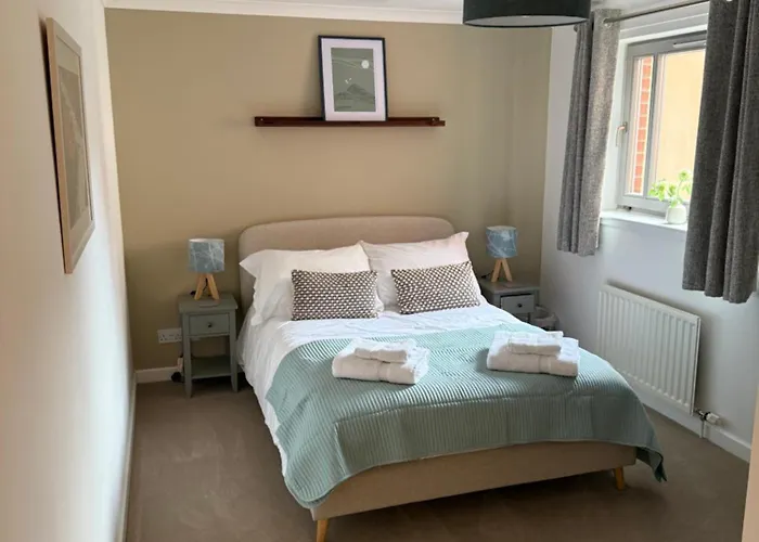 Marine Parade Apartment With River View
