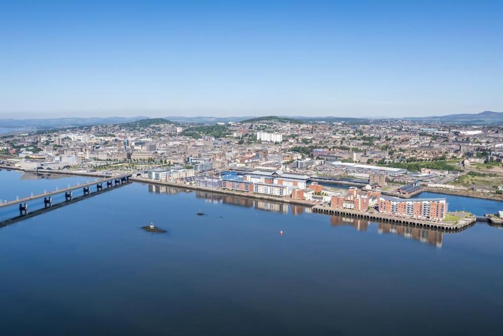 Marine Parade With River View Apartment Dundee