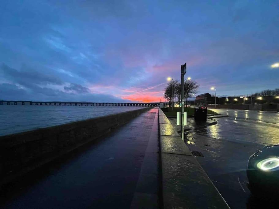 Marine Parade With River View Apartment
