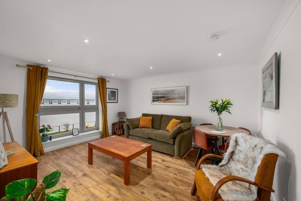 Marine Parade With River View Apartment Dundee